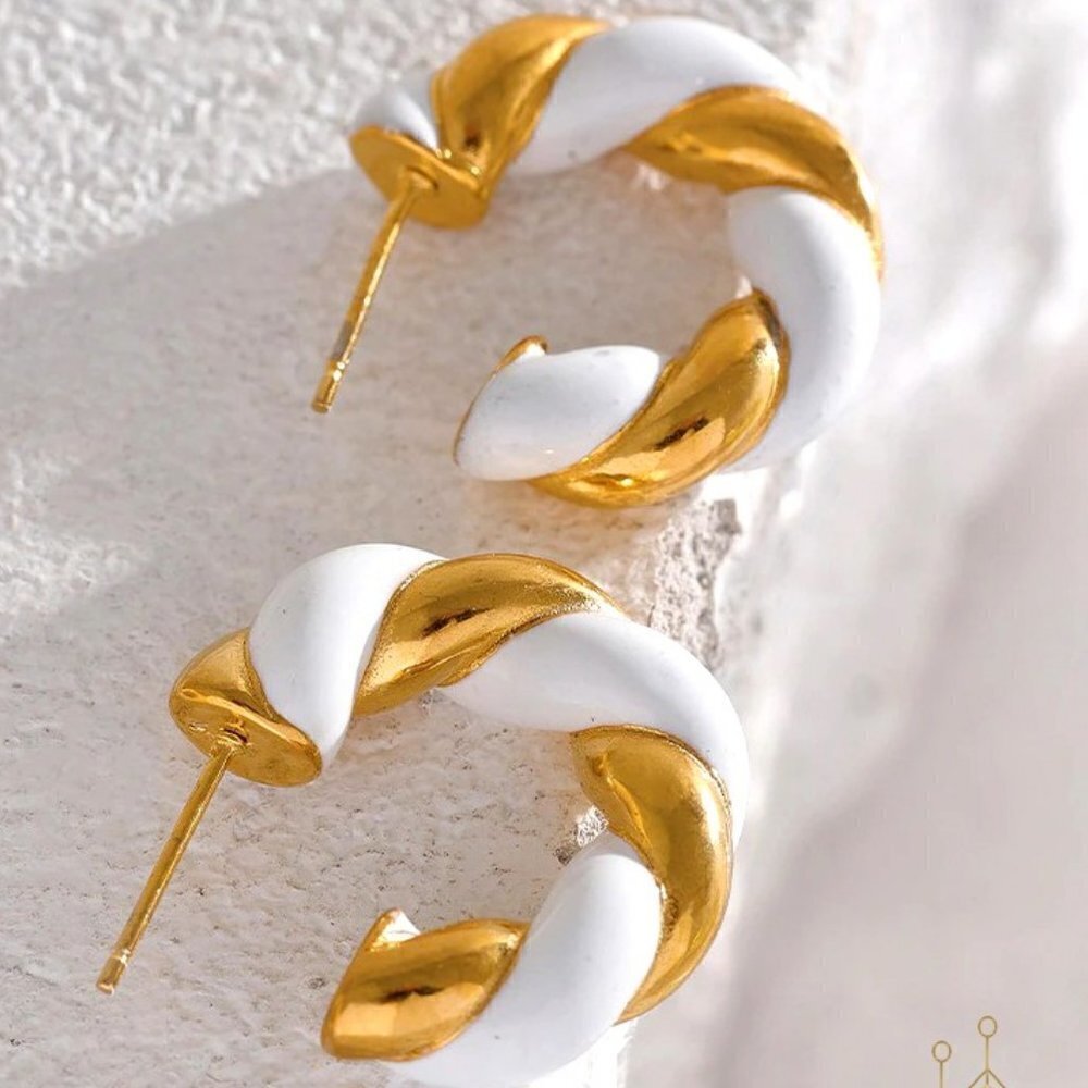 NEW 14K Yellow Gold White Twisted By The Pool Enamel Boho Hoop Stud Earrings
